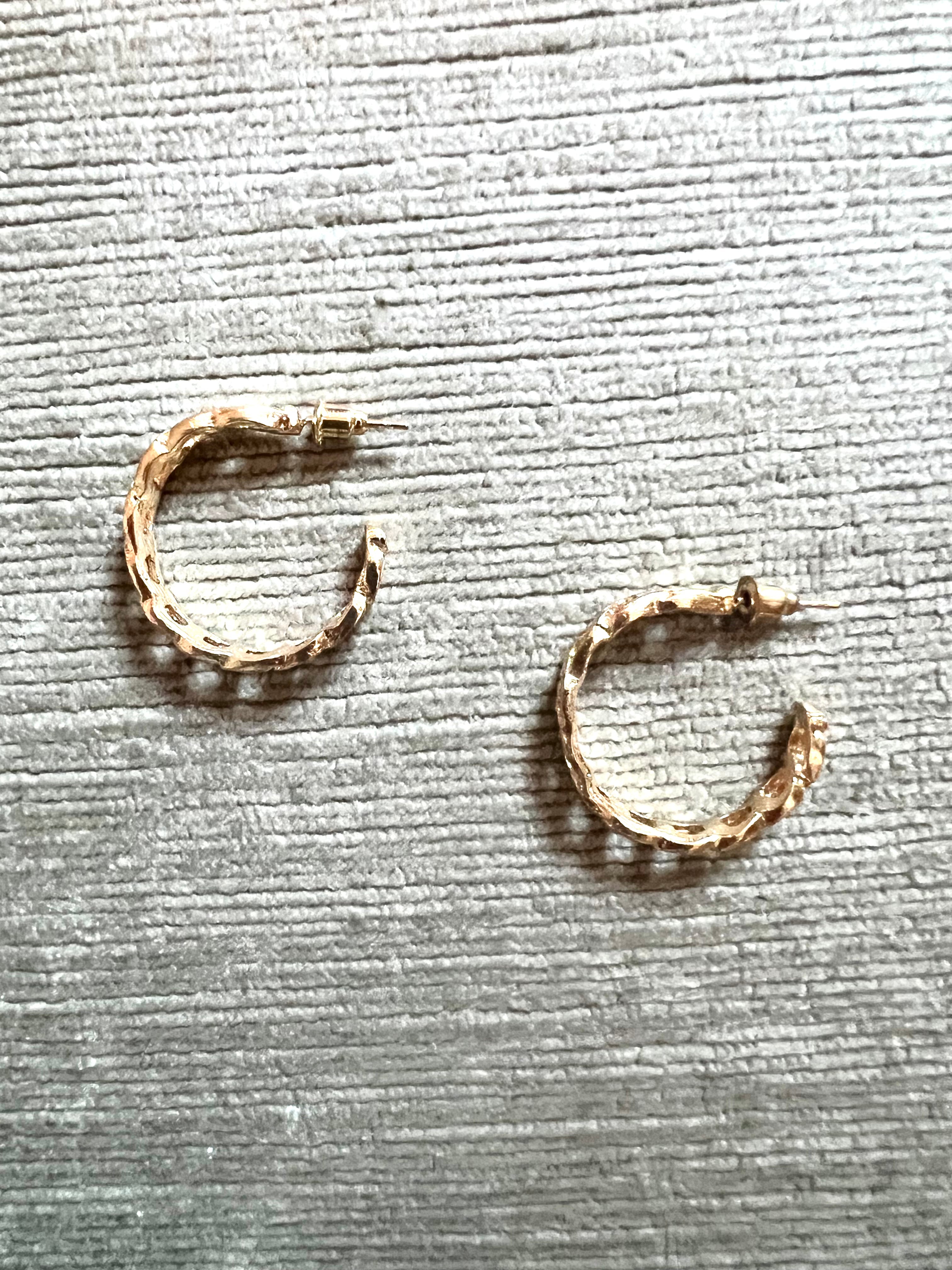 JILLIAN HOOP EARRINGS